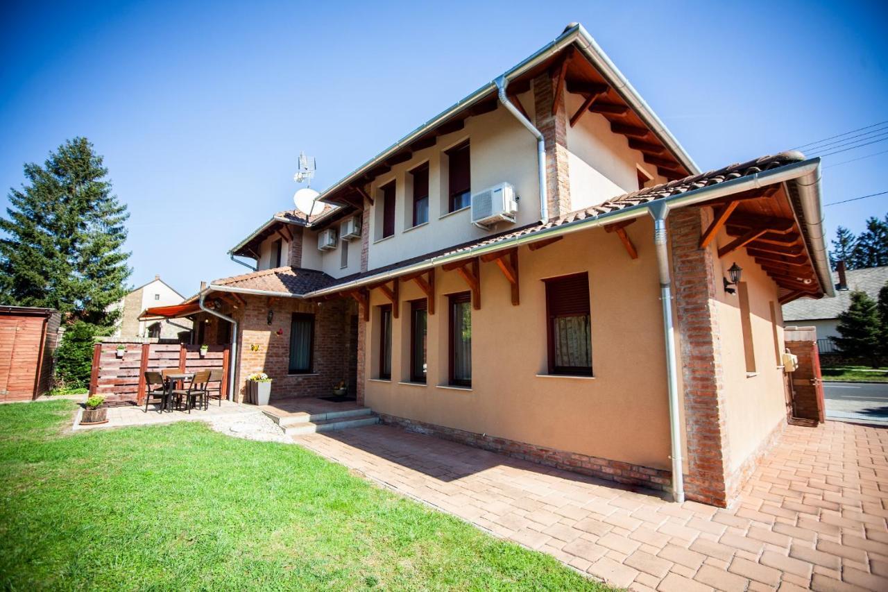 Cherry Apartmanház Sarvar Exterior foto